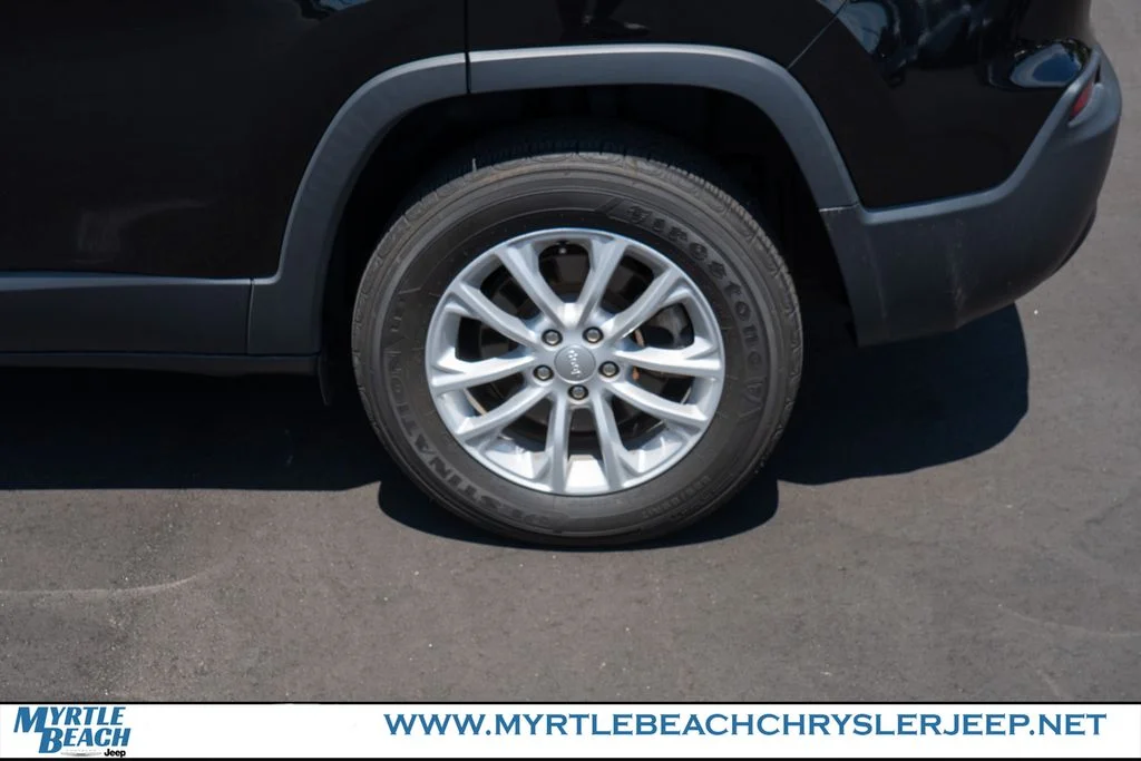 Certified Used 2022 Diamond Black Jeep Latitude Lux image 12