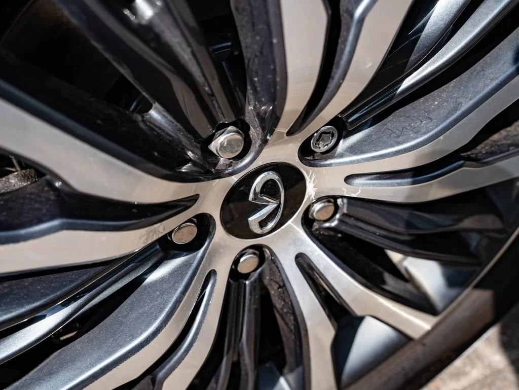 Used 2023 Moonbow Blue INFINITI Sensory image 8