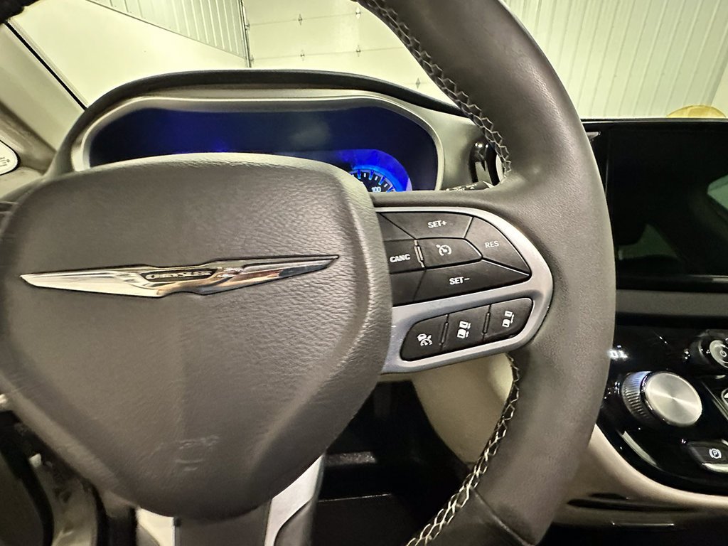 Used 2022 White Chrysler Wheelchair Accessible-Touring L image 43