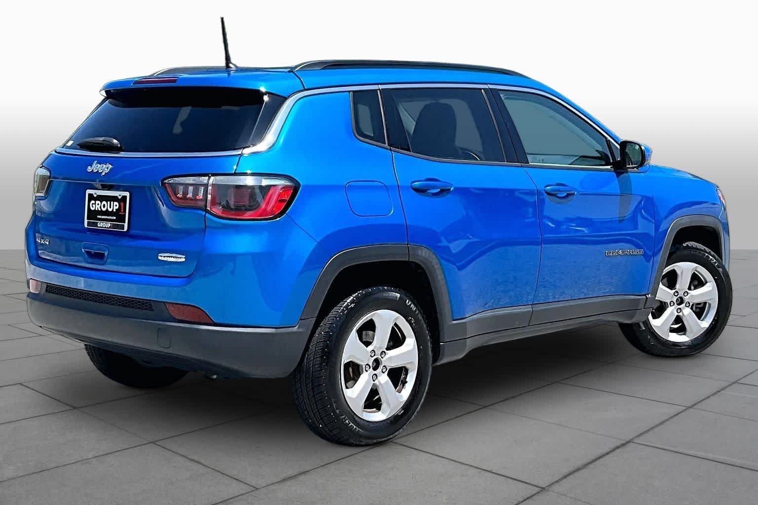 Used 2018 Laser Blue Pearlcoat Jeep Latitude image 13
