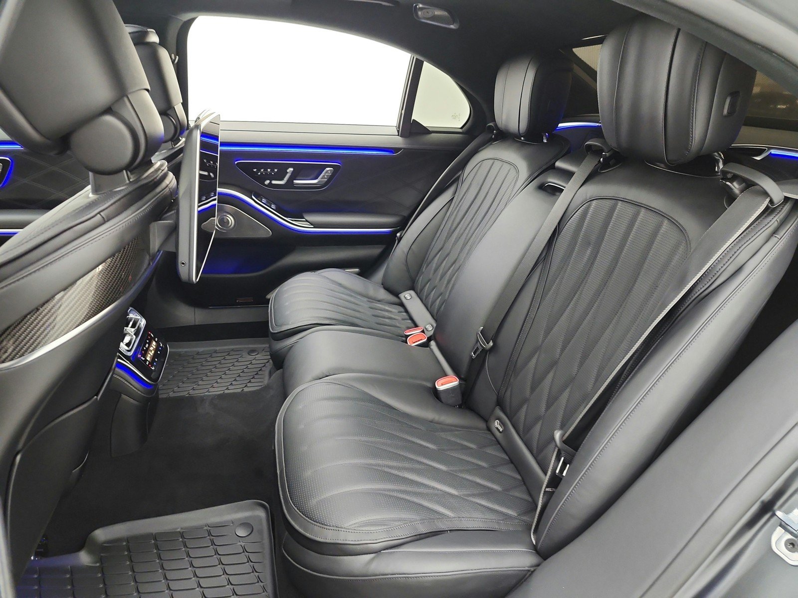 Used 2025 MANUFAKTUR Signature Night Black Magno Mercedes-Benz AMG® S 63 E 4MATIC Sedan image 13