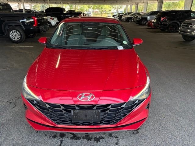 Used 2021 Red Hyundai SE image 6