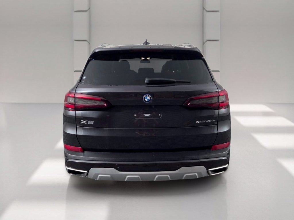 Certified Used 2022 Dark Graphite Metallic BMW xDrive45e image 5