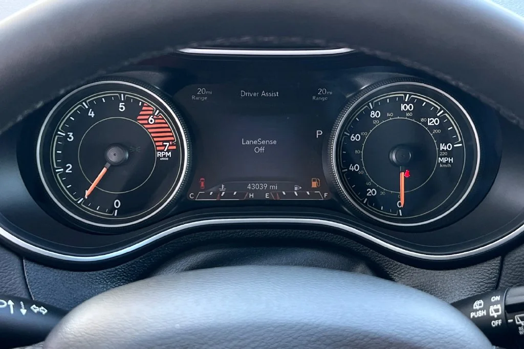 Used 2022 White Jeep Latitude Lux image 27