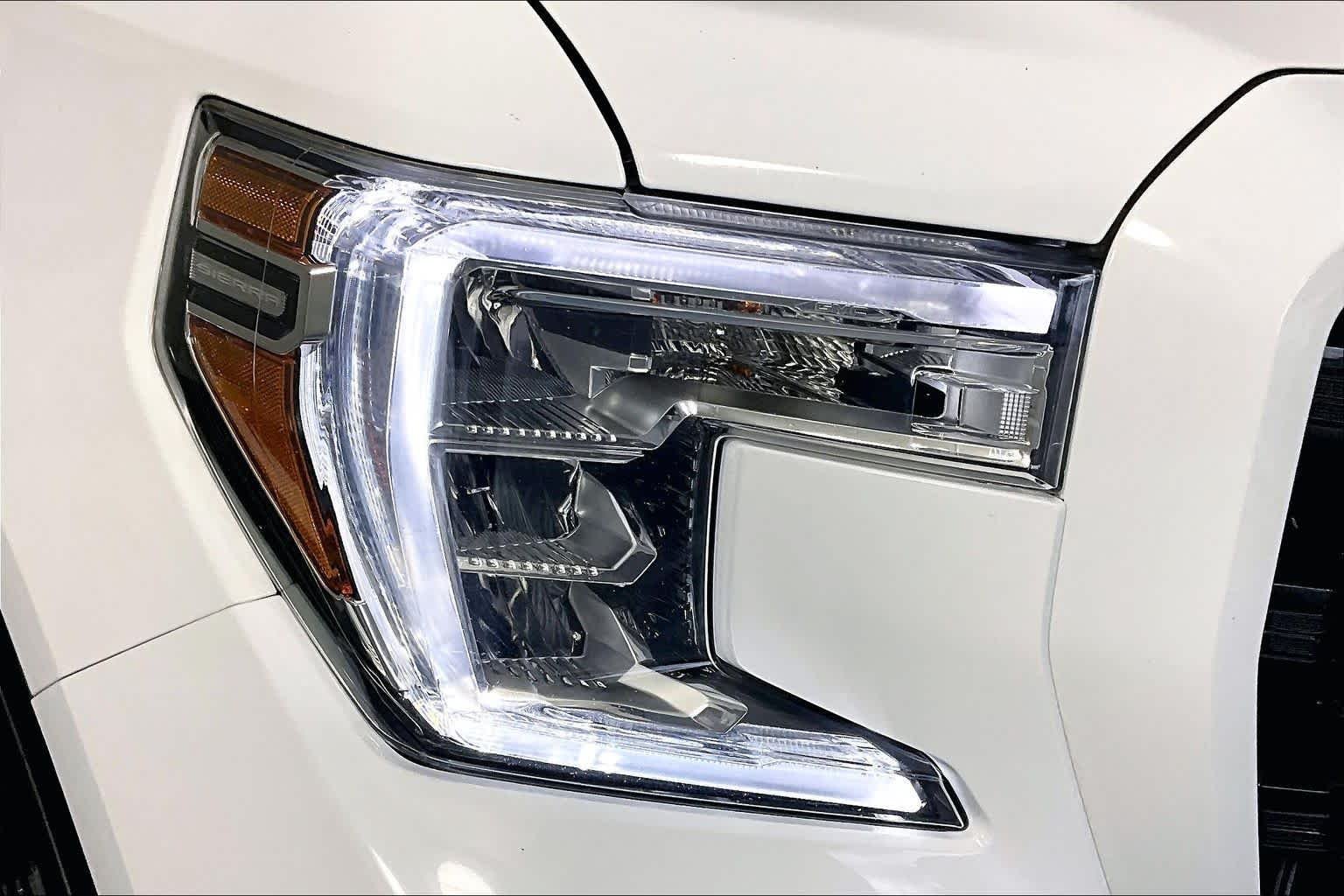 Used 2021 SUMMIT WHITE GMC Elevation image 27