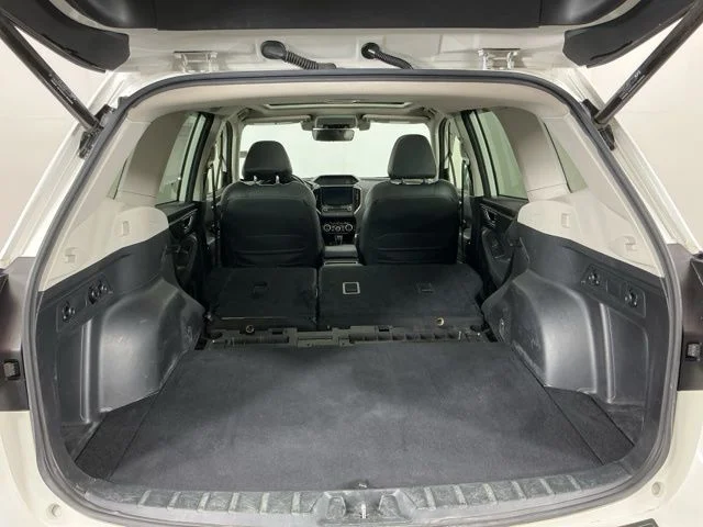 Used 2019 Crystal White Pearl Subaru Limited image 29