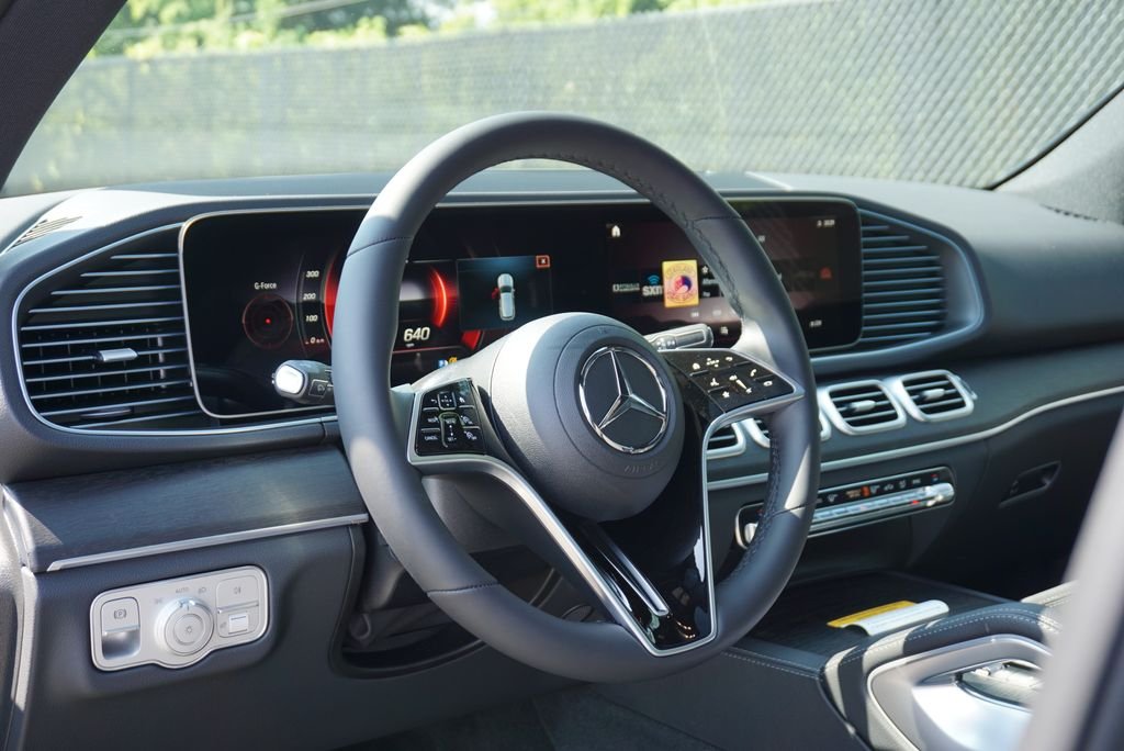 Used 2026 Obsidian Black Metallic Mercedes-Benz GLE 350 image 25