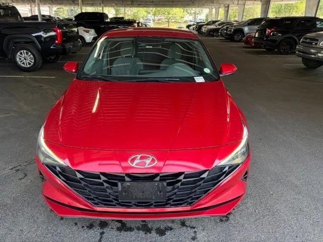 Used 2021 Red Hyundai SE image 6