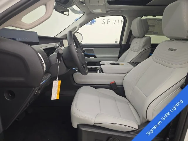 New 2027 Star White Metallic Tri-Coat Ford Platinum image 31