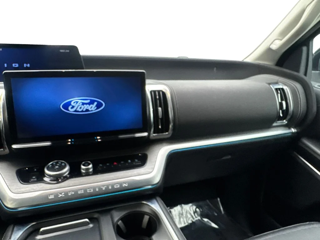 Used 2025 Silver Ford Platinum image 58