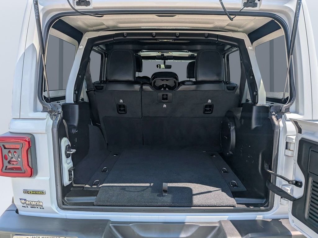 Used 2021 White Jeep Unlimited Sahara image 17