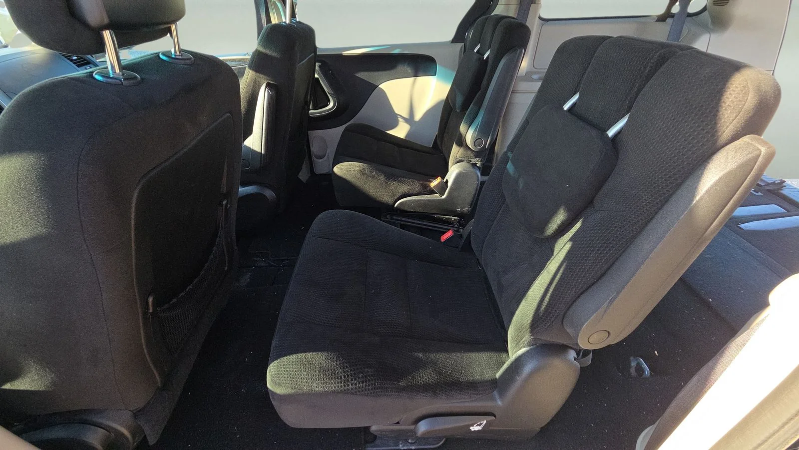 Used 2016 Blue Dodge SE image 18