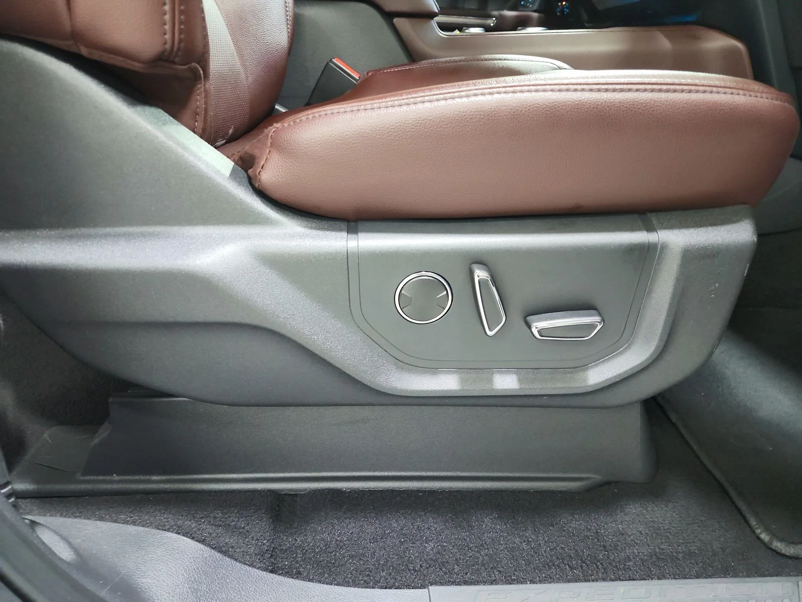 Used 2024 Oxford White Ford Limited image 42