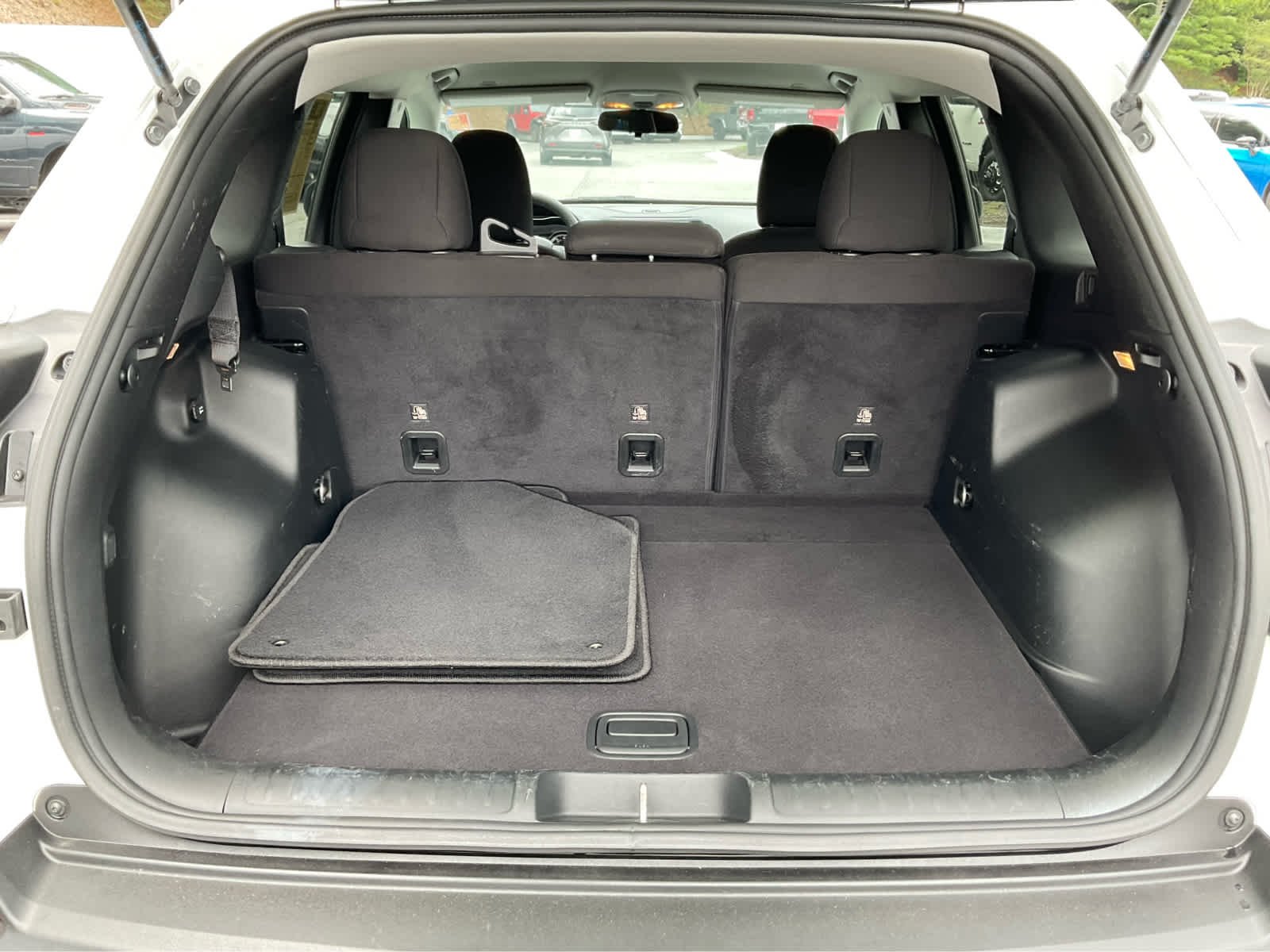 Used 2019 Bright White Clearcoat Jeep Latitude image 26