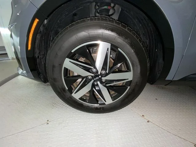 Used 2023 Silver Kia S image 10