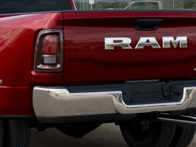 New 2026 Molten Red Pearl-Coat Exterior Paint RAM Tradesman image 22