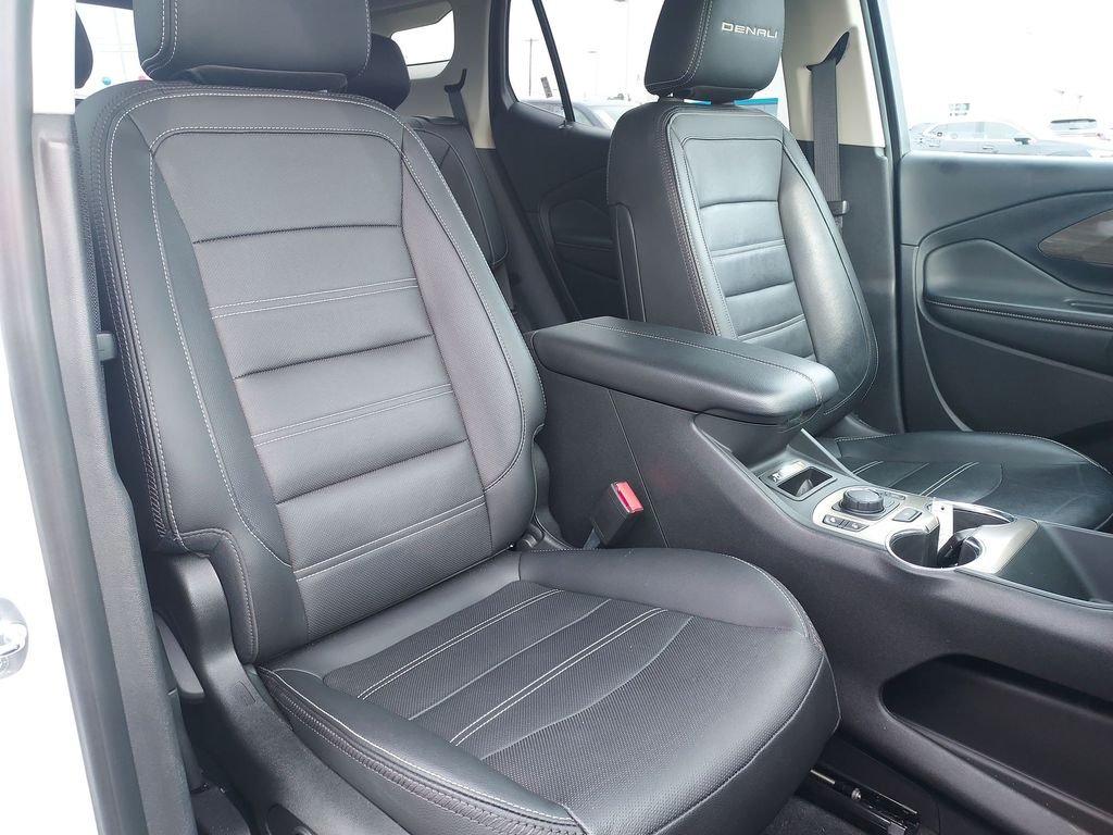 Used 2022 White GMC Denali image 30
