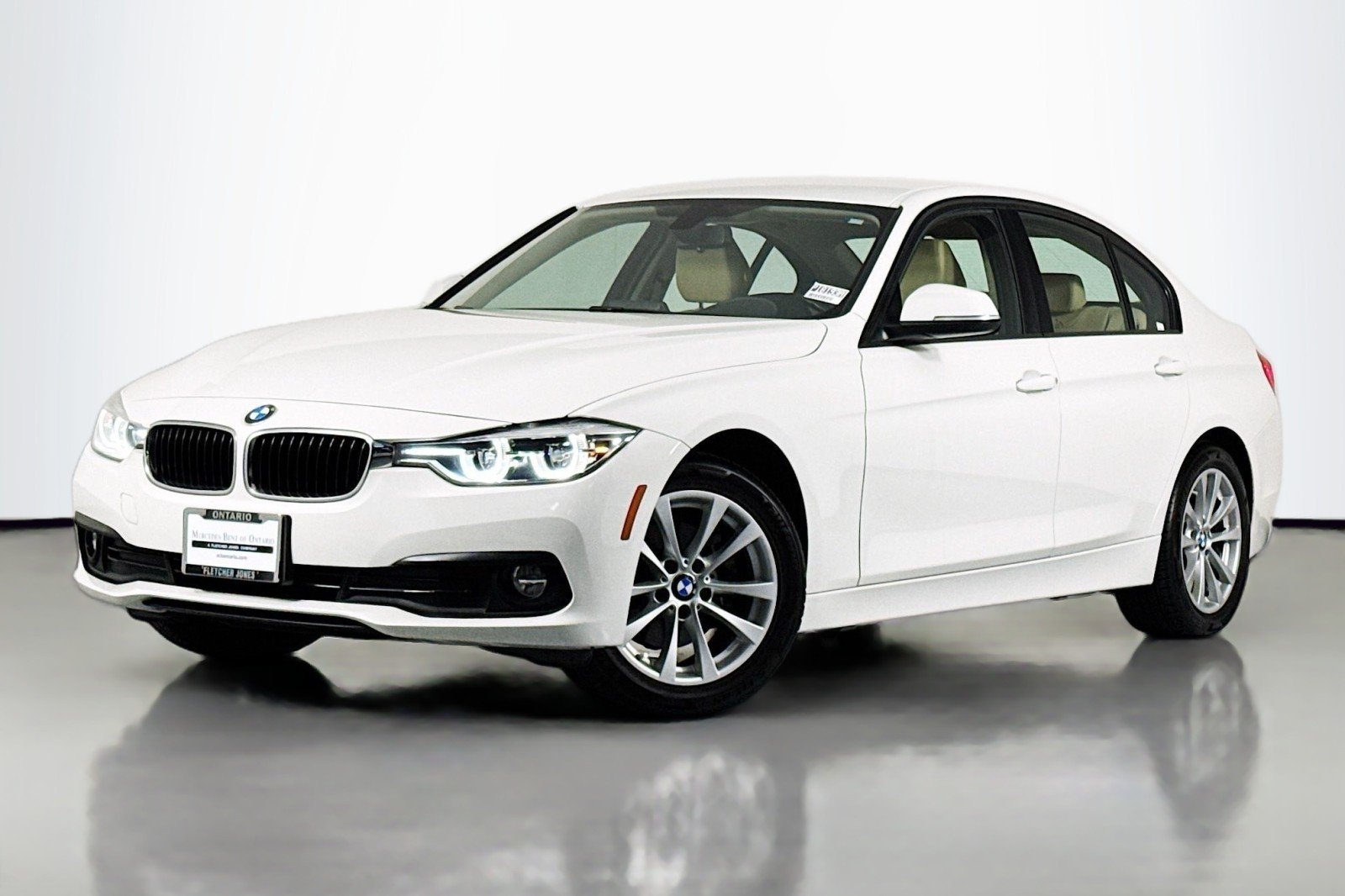 Used 2018 Alpine White BMW 320i image 1