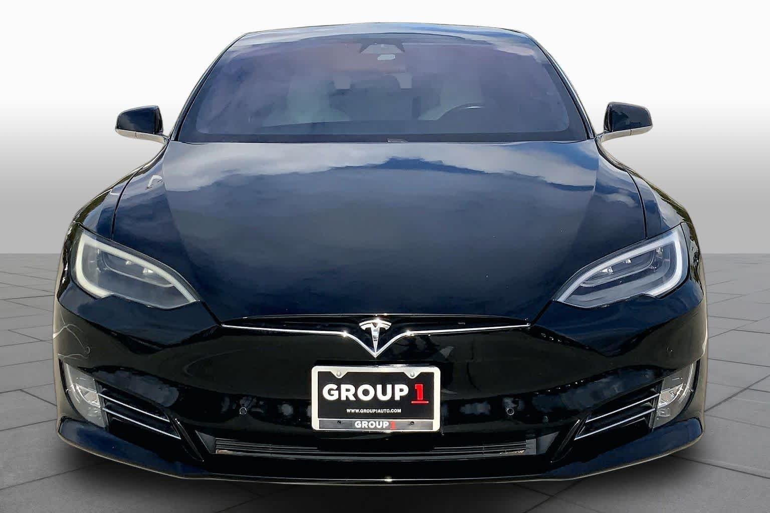 Used 2018 Obsidian Black Metallic Tesla 75D image 3