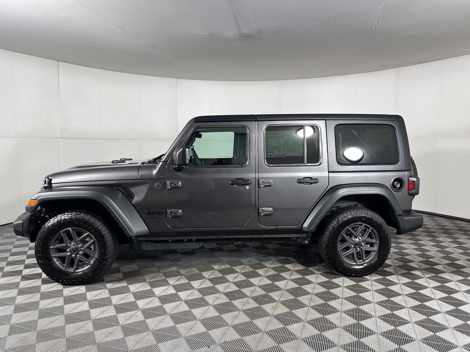 Used 2026 Granite Crystal Metallic Clearcoat Jeep Sport S image 6