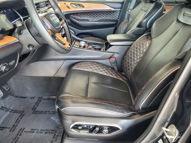 Used 2024 Gray Jeep Summit image 17