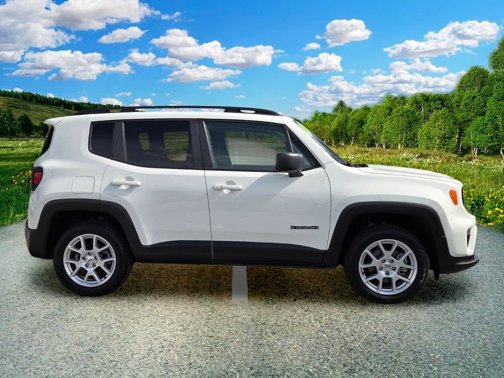 Certified Used 2022 White Jeep Latitude image 7