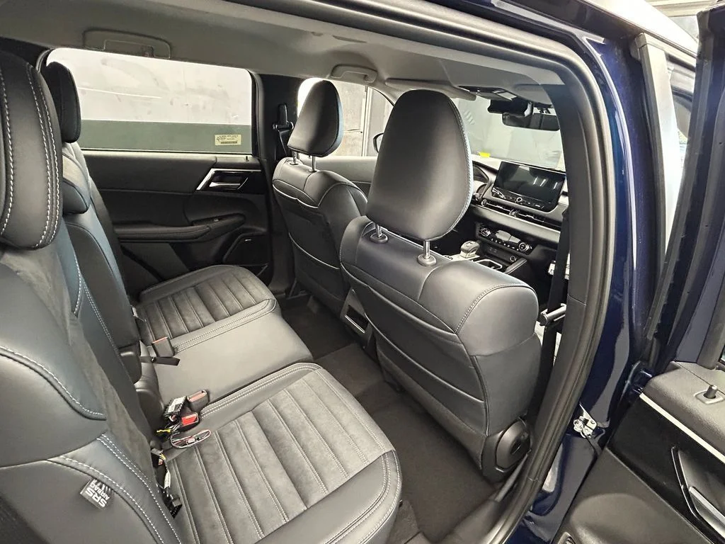 New 2026 Cosmic Blue Metallic Mitsubishi SE image 49