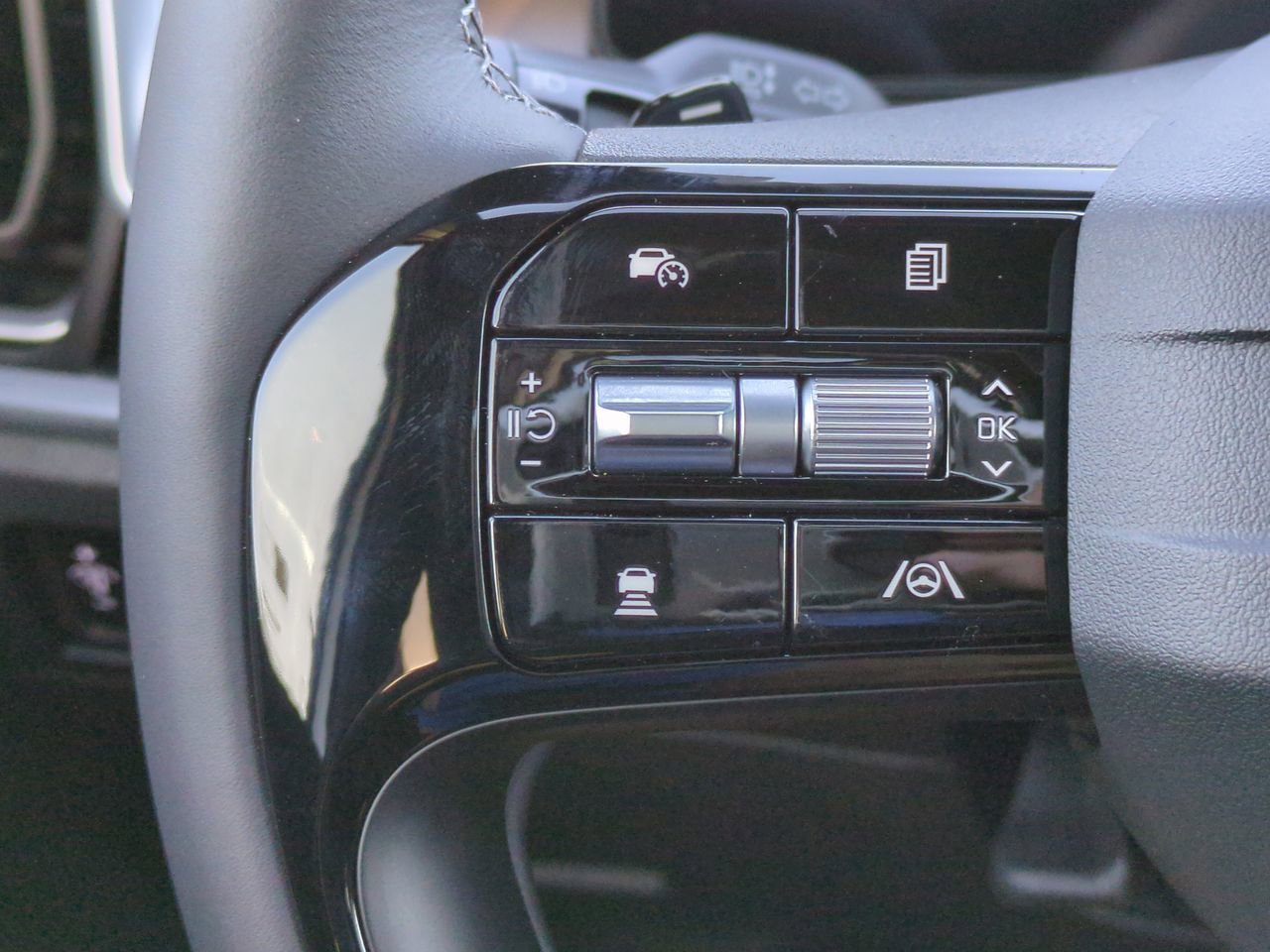 New 2026 Snow White Pearl Kia X-Line SX Prestige AWD image 31