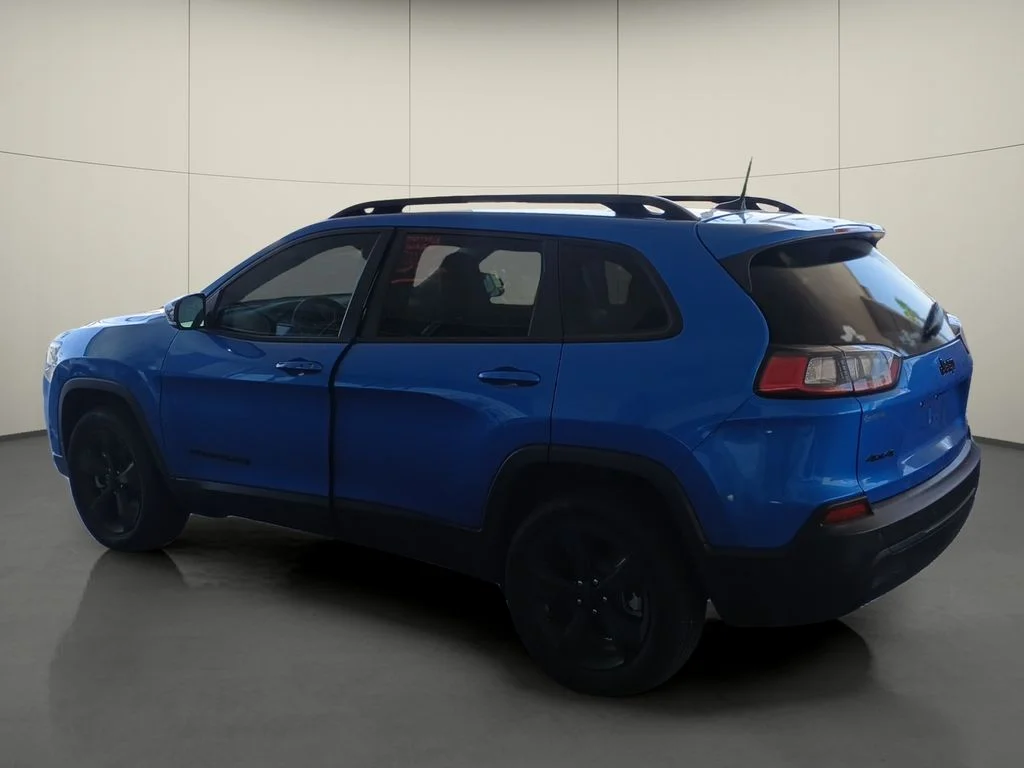 Used 2023 Blue Jeep Altitude image 5