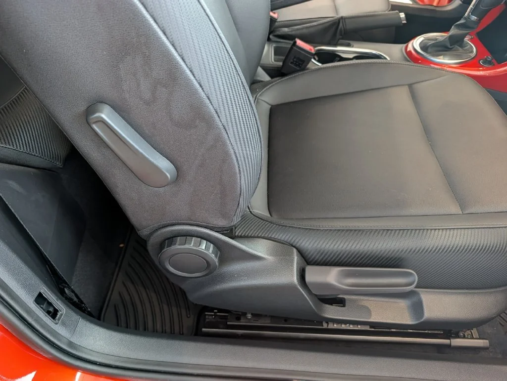Used 2019 Orange Volkswagen 2.0T SE image 39
