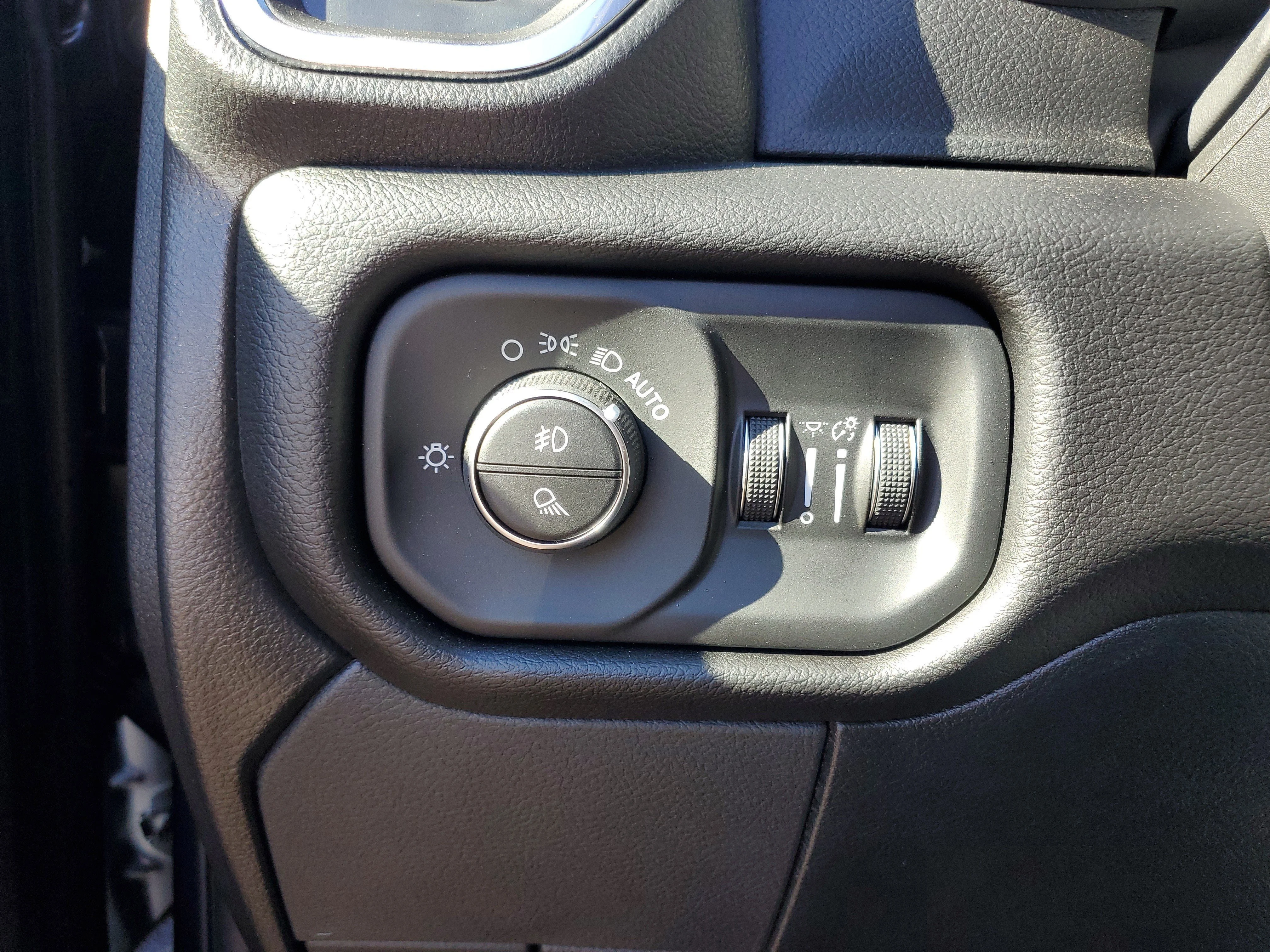 2026 RAM 3500 Laramie - Photo 28