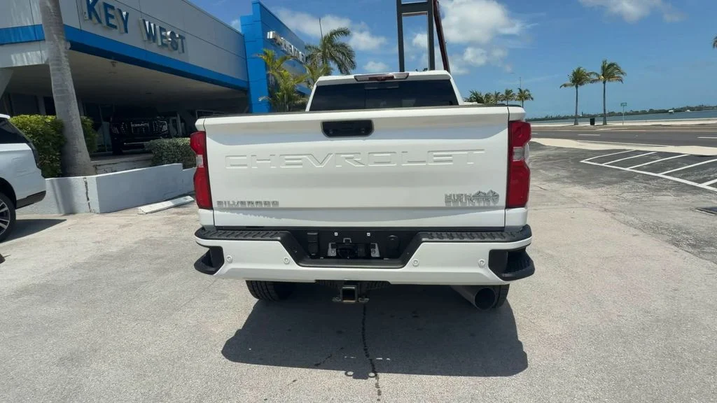 Used 2024 Beige Chevrolet High Country image 7