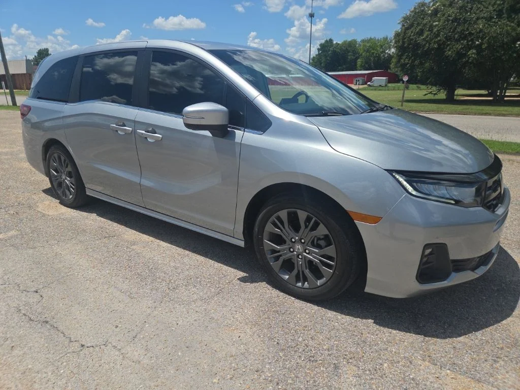 Certified Used 2025 Silver Honda Touring image 18