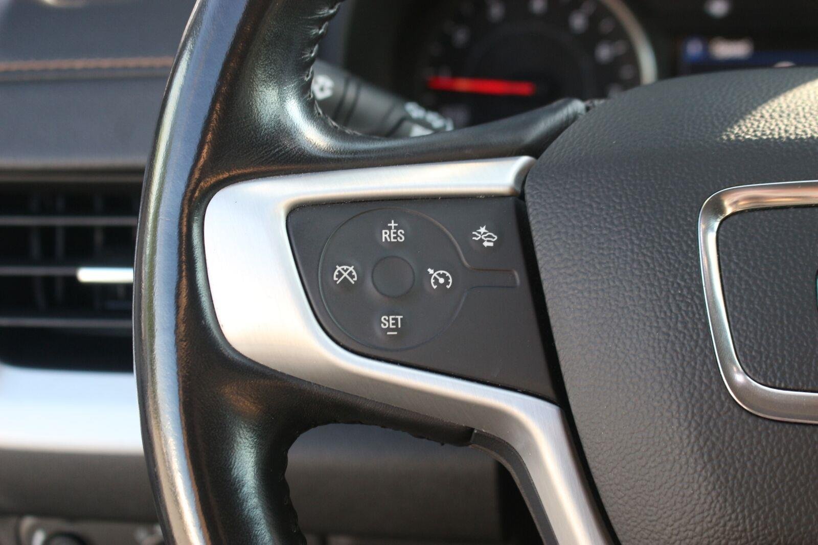 Used 2020 SUMMIT WHITE GMC SLE image 19