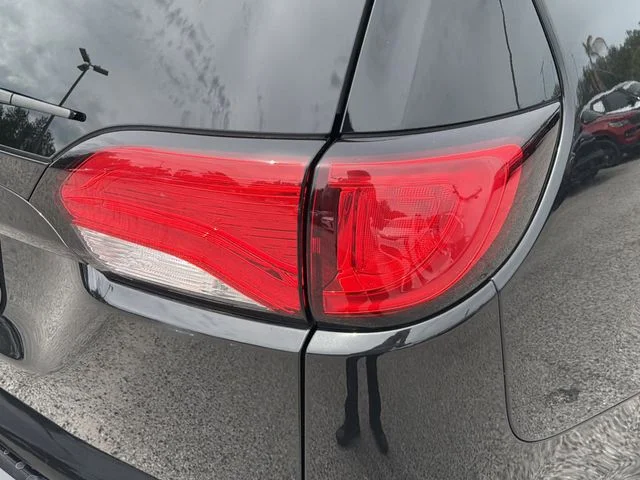 Used 2018 Black Chrysler Touring Plus image 9