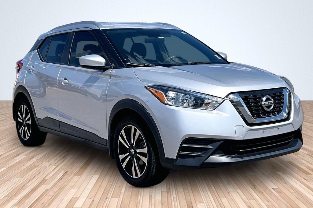 Used 2018 Silver Nissan SV image 9