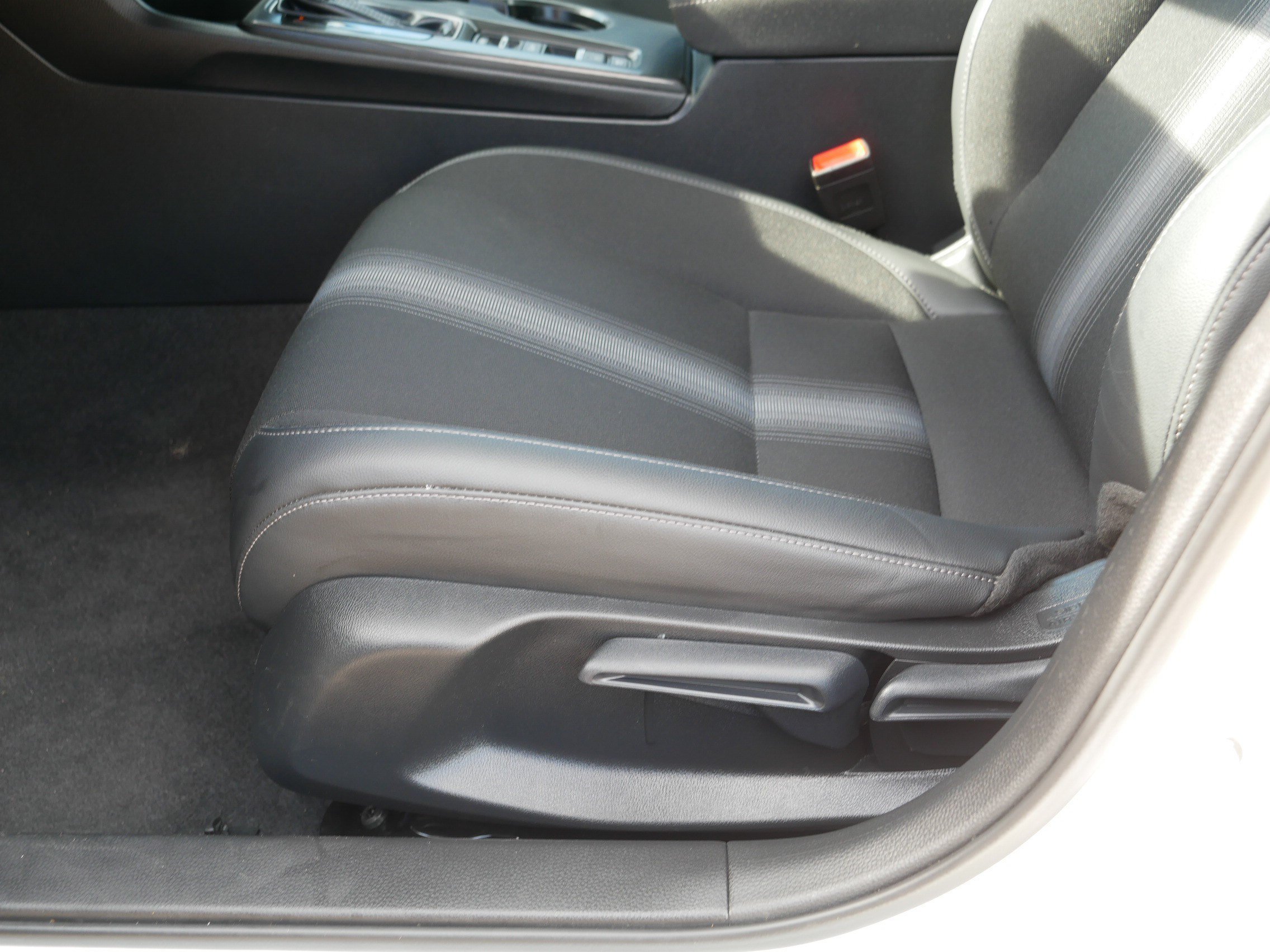 Used 2024 Platinum White Pearl Honda Sport image 20