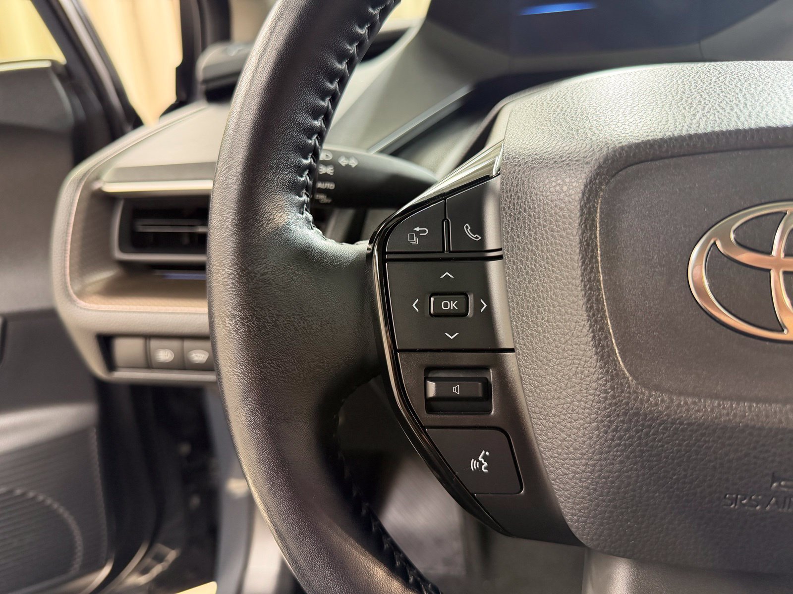 Used 2023 Gray Toyota XLE image 21