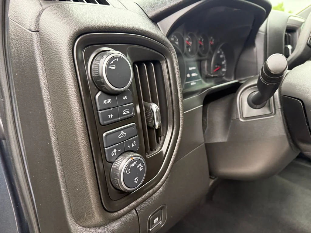 Used 2020 Gray Chevrolet Custom image 27