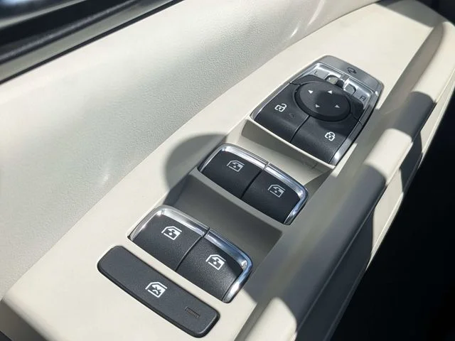 New 2026 Snow White Pearl Kia SX image 24