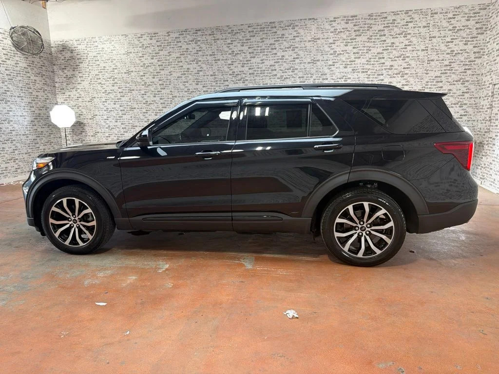 Used 2022 Agate Black Metallic Ford ST-Line image 4