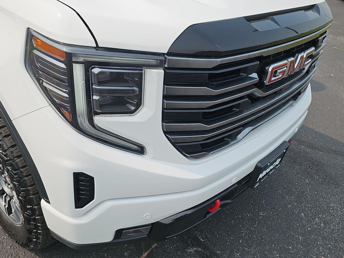 Used 2025 Summit White GMC AT4 image 37