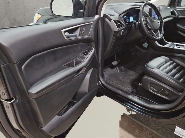 Used 2023 Black Ford SEL image 37