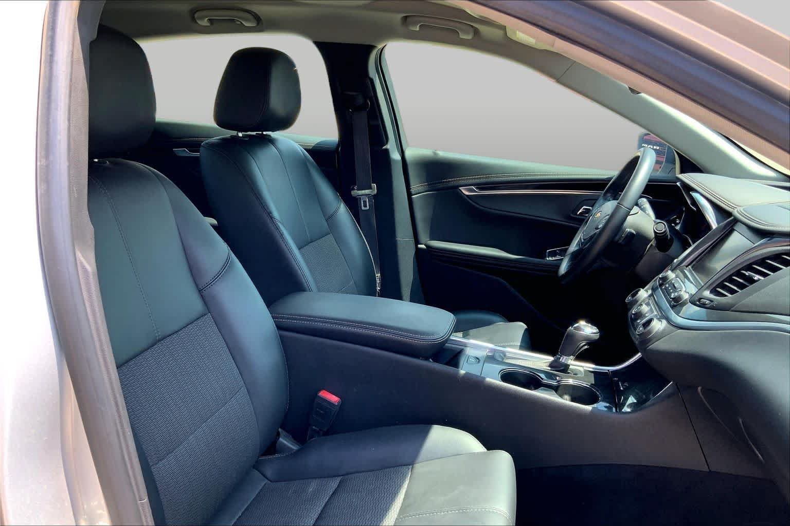 Used 2020 Silver Ice Metallic Chevrolet LT image 9