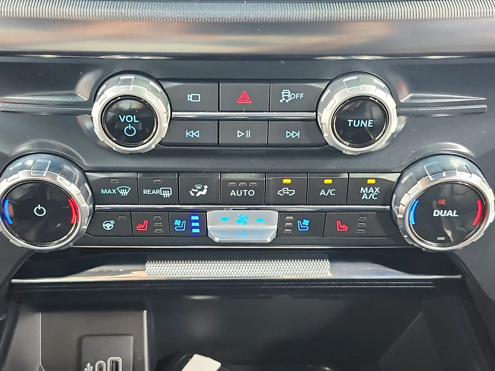 Used 2025 Red Ford Lariat image 38