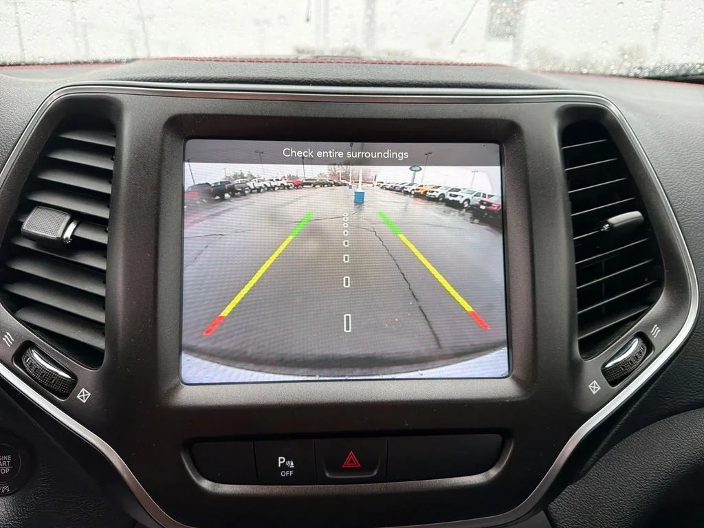 Used 2020 Silver Jeep Trailhawk image 19