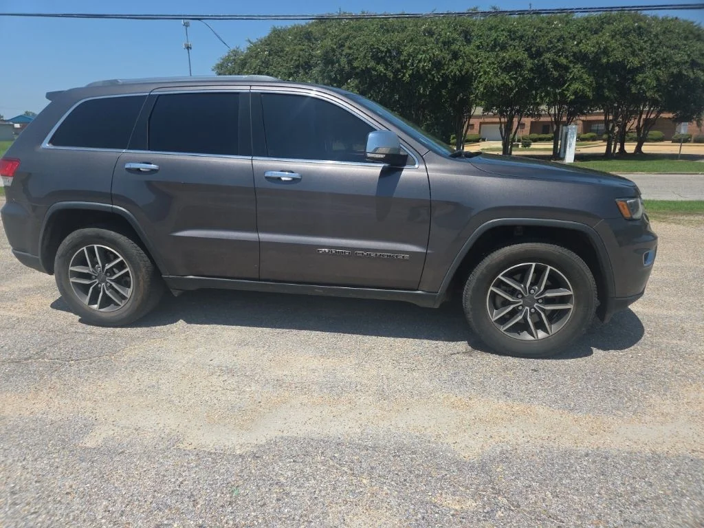 Used 2020 Gray Jeep Limited image 21