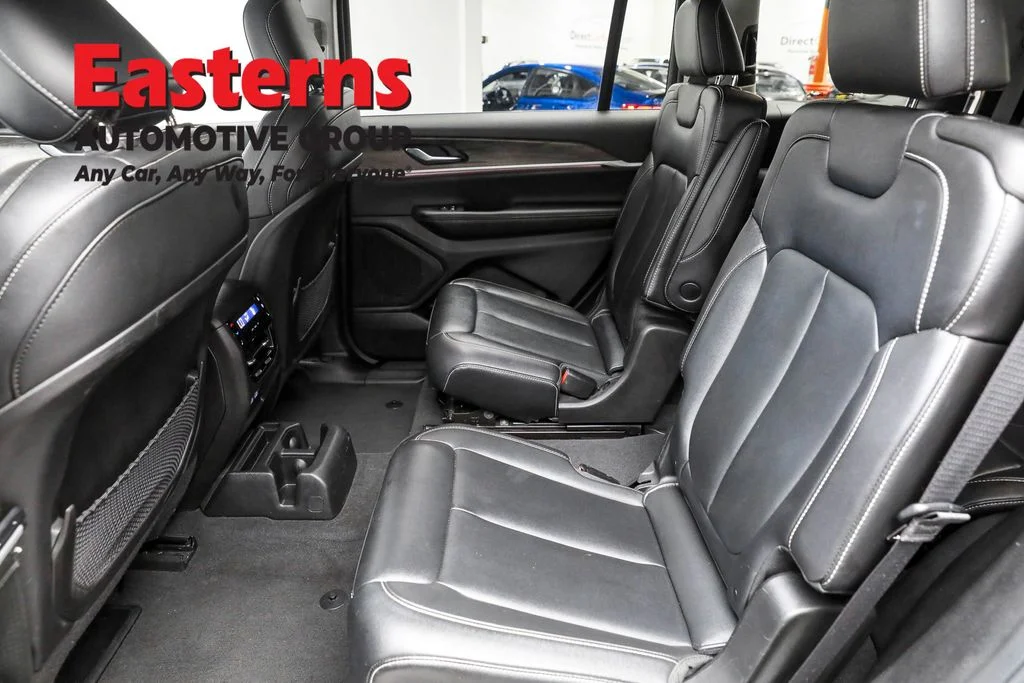 Used 2023 Silver Jeep Limited image 21