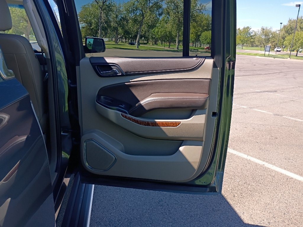 Used 2019 Shadow Gray Metallic Chevrolet Premier image 14