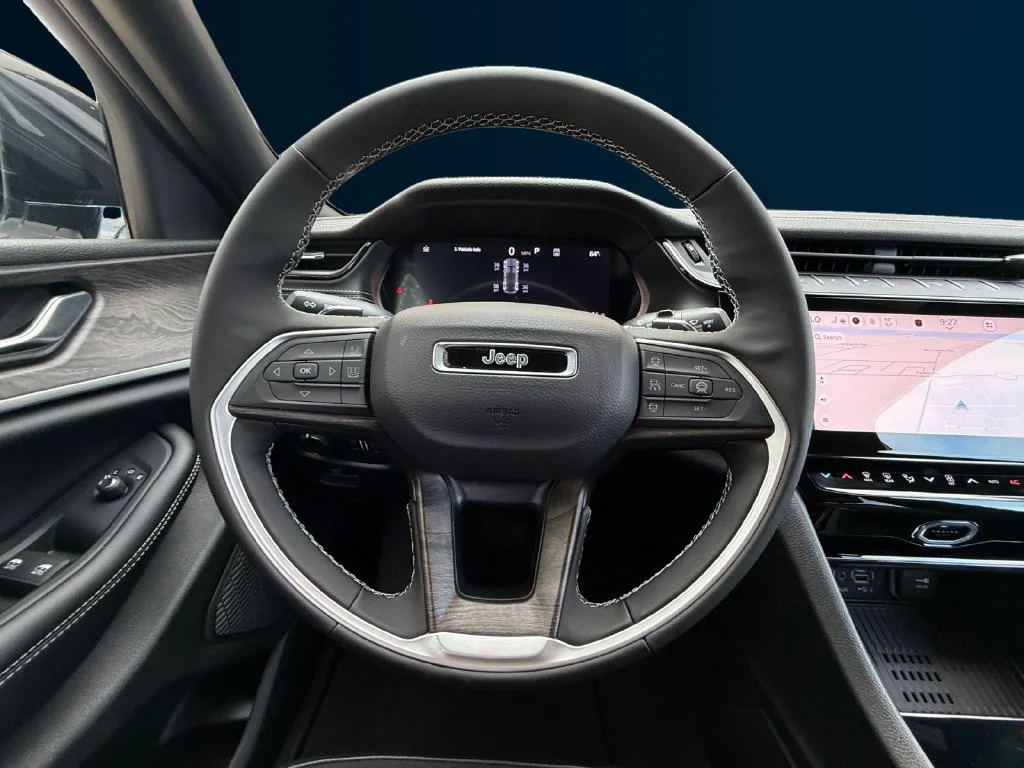 New 2027 White/off-white Jeep Laredo Altitude image 13